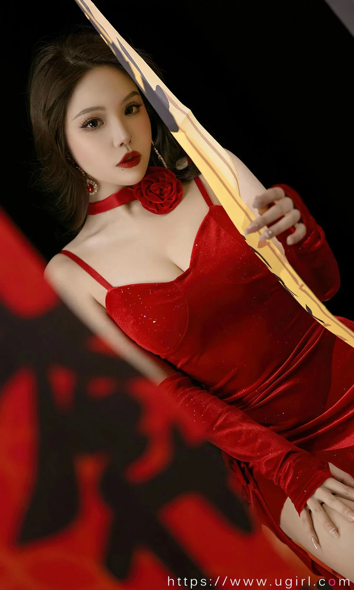 [Ugirls爱尤物]No.2772_模特妮小妖贺岁主题性感红色低胸吊带短裙秀完美身材迷人写真35P